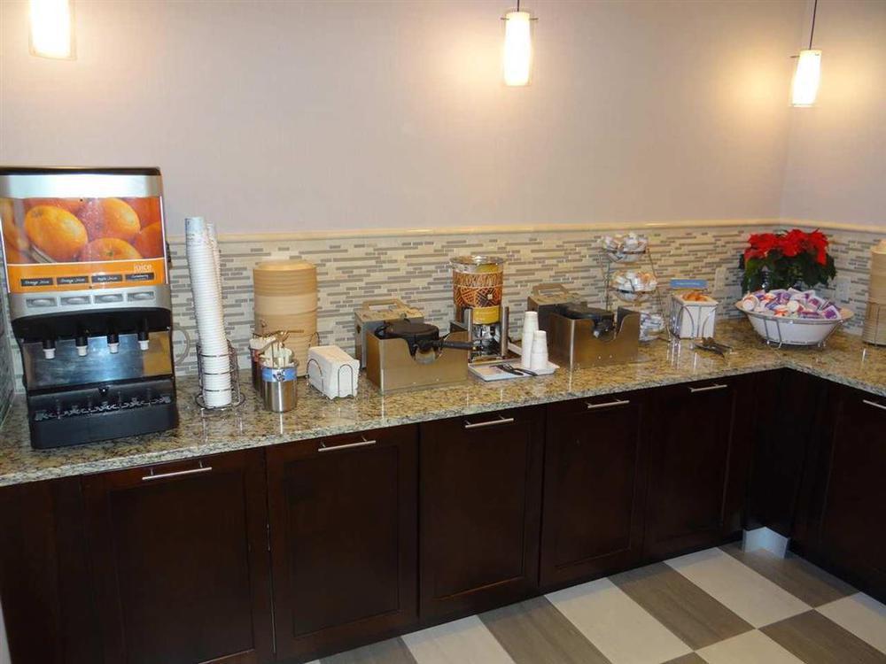 Hampton Inn Carlstadt At The Meadowlands Εστιατόριο φωτογραφία
